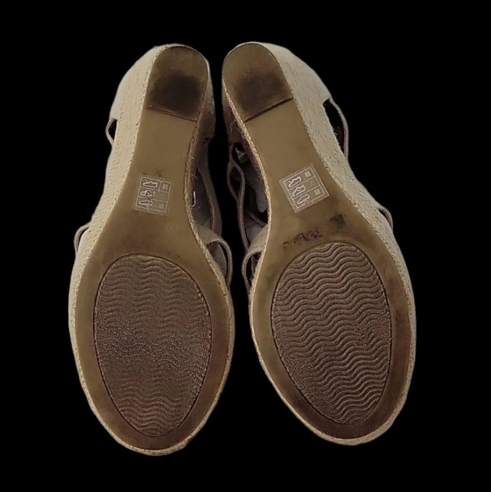 Dressbarn Wedge Shoes - Picture 3 of 5